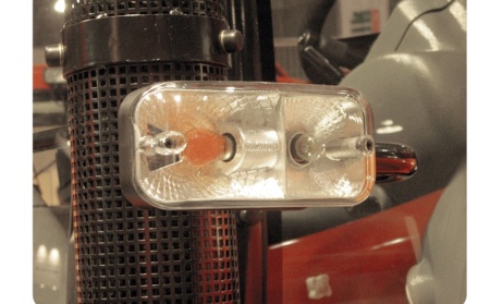 Фонарь передний Wesem LA5 ЛЕВЫЙ с лампами PY21W 12V / лампа R5W 12V/амортизатор