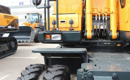 Фара экскаватор Хёндай (Hyundai ) R170W-7, R170W-9  Wesem Zetor RE.21178 с рамкой