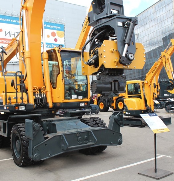 Фара экскаватор Хёндай (Hyundai ) R170W-7, R170W-9  Wesem Zetor RE.21178 с рамкой